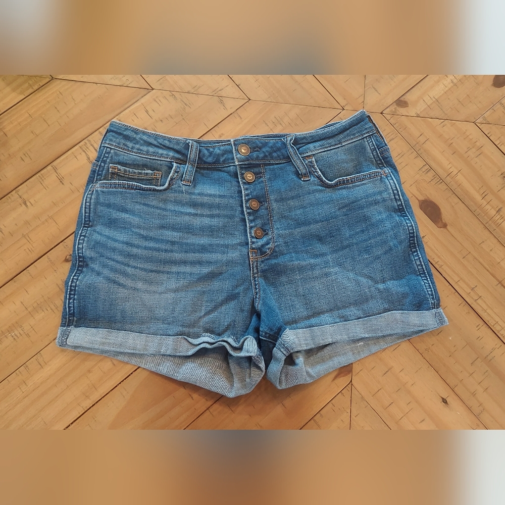 Hollister Curvy High Rise Short 3"